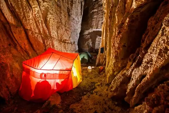 Одна из самых глубоких пещер в мире находится в Узбекистане