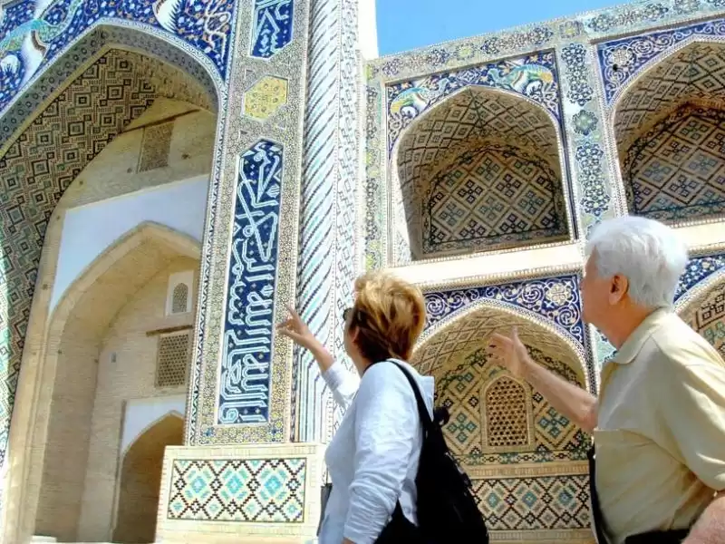 Ориентируйтесь в расходах на туризм в Узбекистане с Minzifa Travel