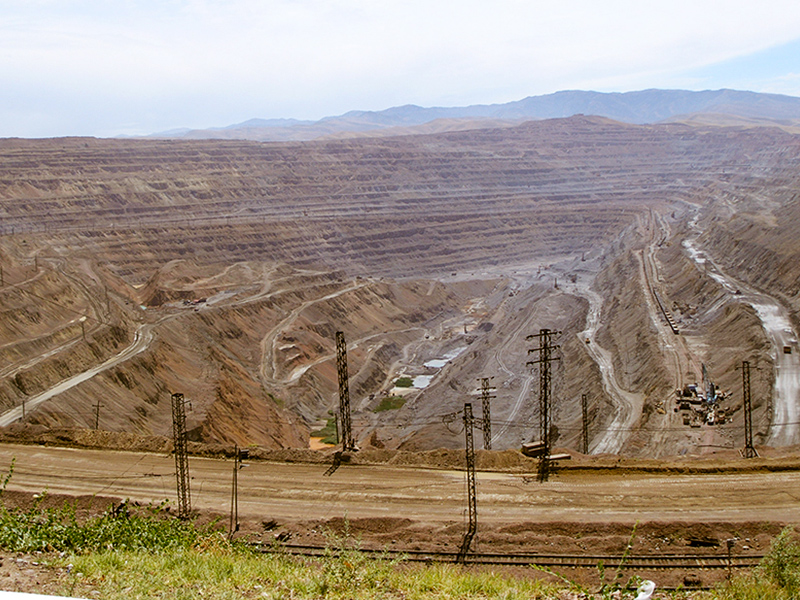 Узбекский Кальмакыр откроется для туристов (добыча руды)